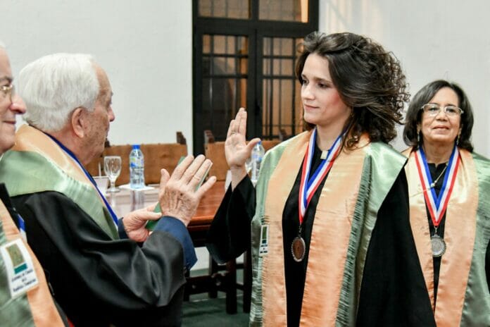 Academia de Ciencias inviste a la doctora Laura Sánchez Vincitore como Miembro de Número