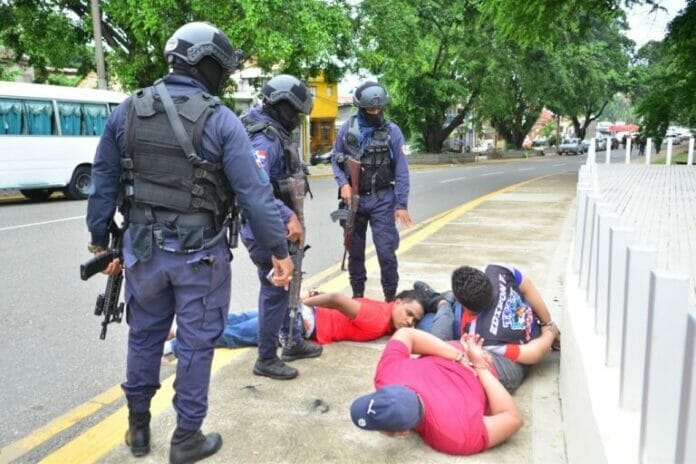 Protesta de taxistas provoca taponamiento en Santiago