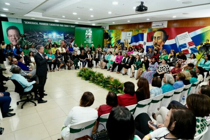 Leonel se reúne con mujeres aspiran a Dirección Política de la FP