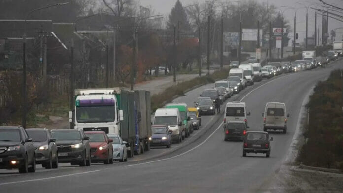 La población de Jersón huye masivamente ante los continuos bombardeos