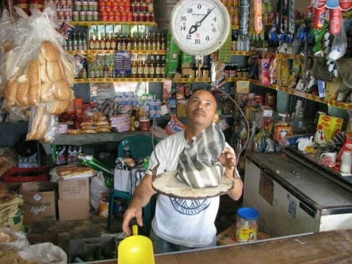 Comerciantes y ciudadanos contentos por levantamiento de restricción de bebidas