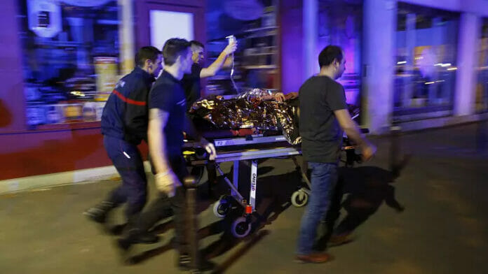 Francia rinde homenaje a victimas del atentado de 2015