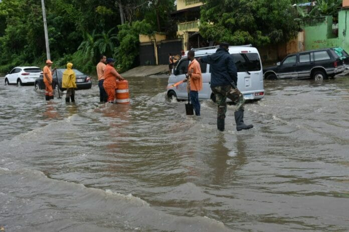 Se elevan a 7 los muertos por lluvias que provocaron inundaciones en Santo Domingo