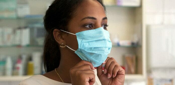 Médicos recomiendan uso de mascarillas en aglomeraciones