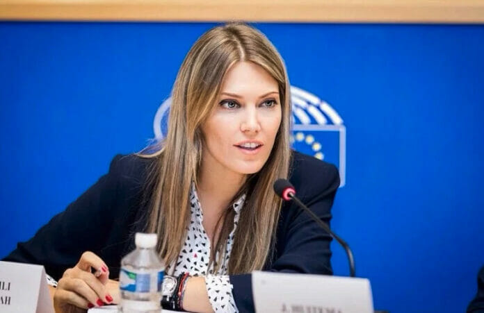 Eva Kaili confiesa que pidió a su padre que escondiera dinero