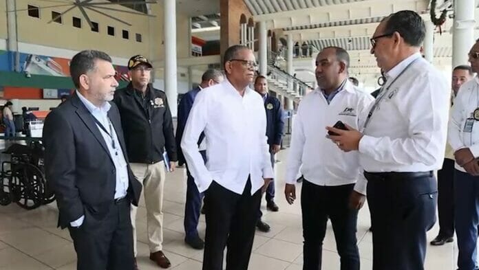 DA y Migración supervisan aeropuerto del Cibao