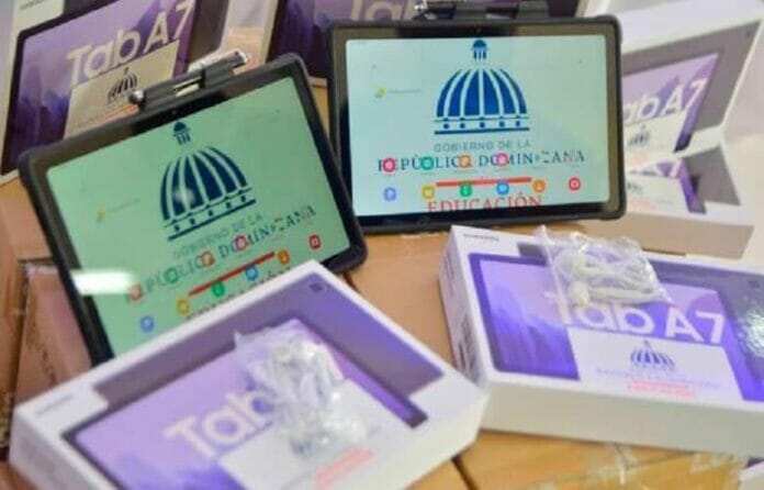 Empresa de tabletas demanda al MINERD por falta de pago