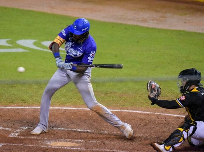 Ofensiva del Licey les da la serie particular sobre Águilas