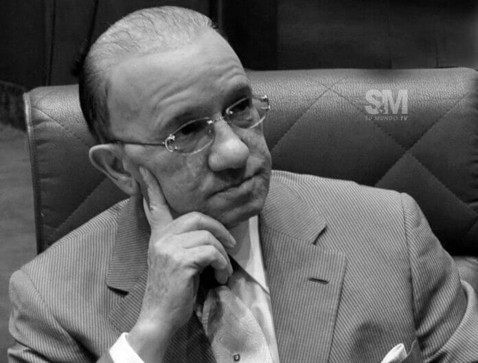 Restos de Amable Aristy Castro son trasladados a su casa para ser velados