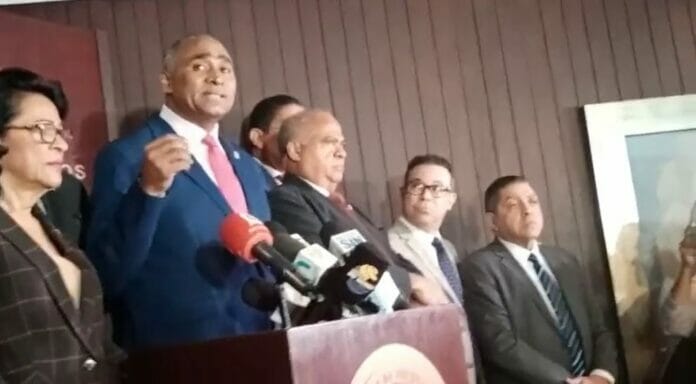 Demandarán difamadores de exministro Roberto Fulcar  