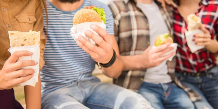La ingesta de comidas rápidas daña la salud del hígado