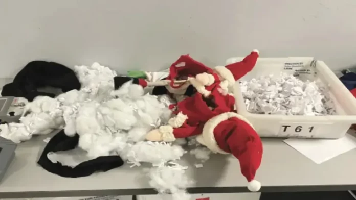 Apresan dominicana con muñecos de Santa Claus rellenos de cocaína en el JFK