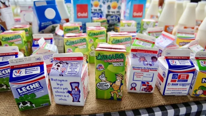 Se intoxican 10 estudiantes al consumir leche en el desayuno escolar en Santiago