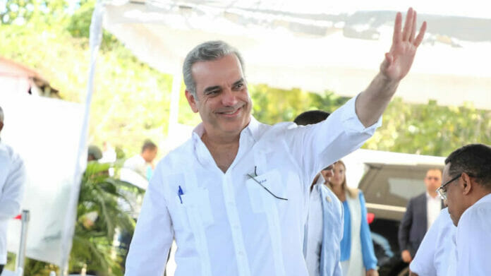 Abinader realiza festín de inauguraciones antes del 27 de febrero