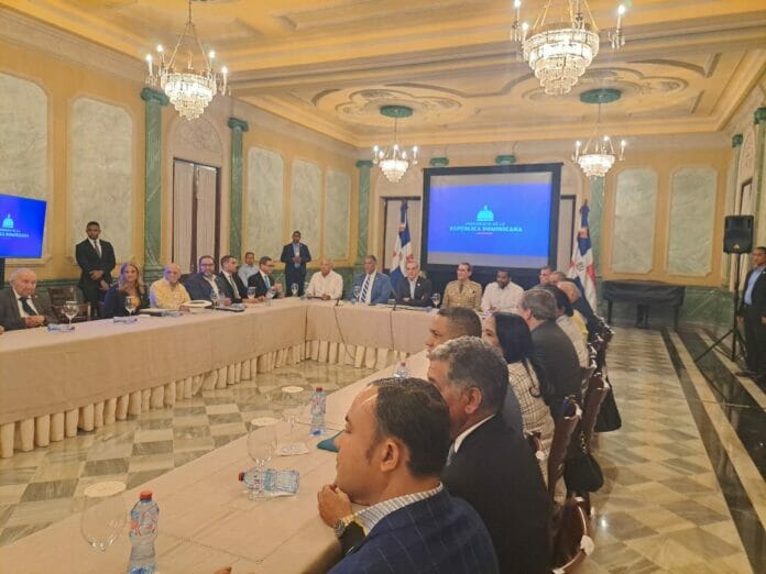 Abinader encabeza encuentro con parte del liderazgo político nacional