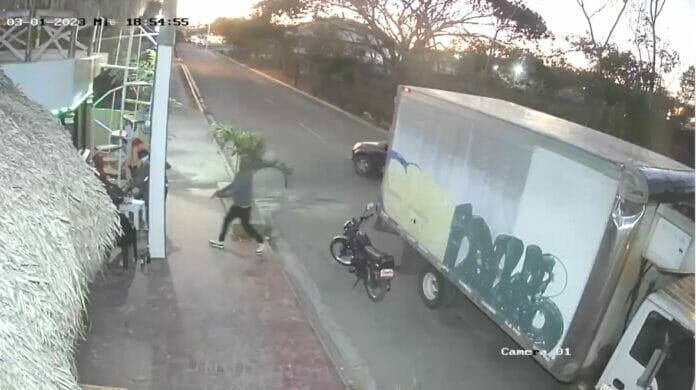 ¡A plena luz del día! antisociales atracan centro de diversión en Hato Mayor