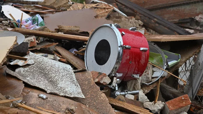 Aumenta a dos el número de muertos por ataque a museo en Ucrania
