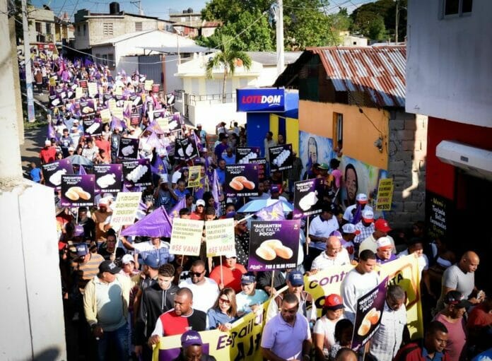 PLD organiza marcha en Moca en protesta por altos costos