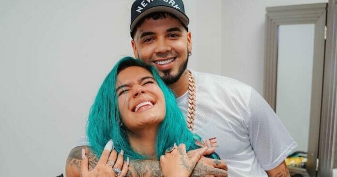 ¡Esto se salió de control! Anuel continúa con sus dedicatorias a Karol G