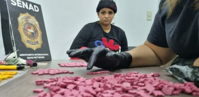 Dominicana con casi 12,000 pastillas éxtasis es detenida en Paraguay