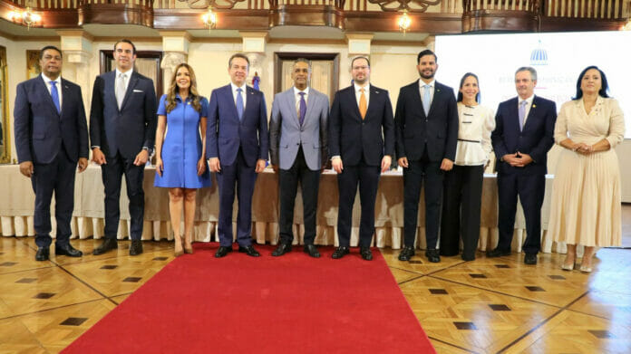 Gobierno entrega RD$25 MM para apoyar a emprendedores