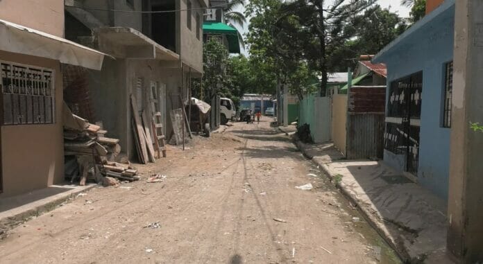 Residentes de zonas vulnerables en el Gran Santo Domingo se preparan ante tormenta