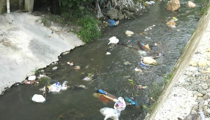 Residentes de las 800 de Los Ríos asustados por tormenta Bret