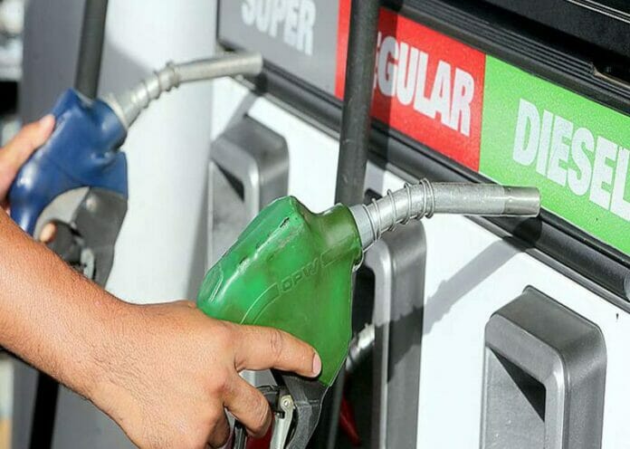 Estos son los precios de los combustibles; tres reflejan baja