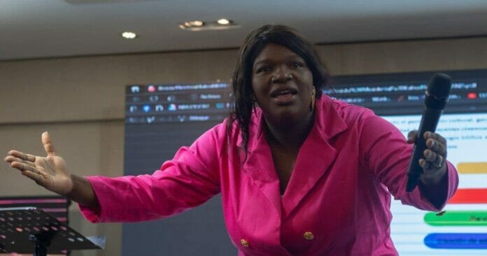 Padres de niños afectados acuden a querellarse contra Elizabeth Silverio