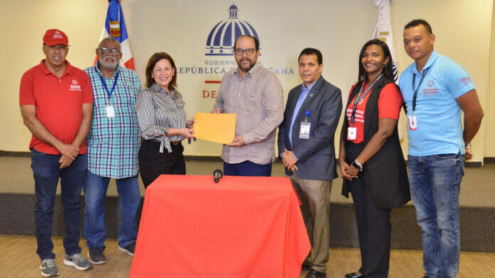 Entregan recursos a delegación que competirá en los Juegos Mundiales de Olimpiadas Especiales