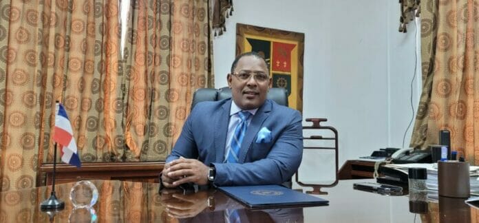 Convocan sesión extraordinaria para suspender al alcalde de La Romana