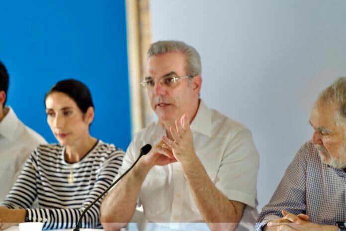 Abinader realiza visita histórica a la isla Saona, donde se realiza inversión por 600 millones en obras sociales