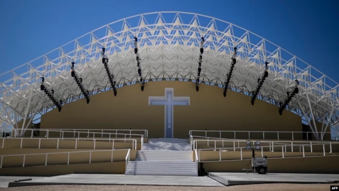 Jóvenes esperan al papa en Portugal para festividad creada por Juan Pablo II