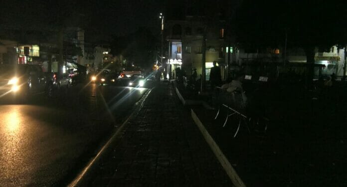 ¡A merced de delincuentes! Reclaman iluminación del parque Enriquillo