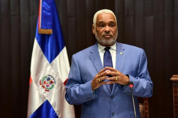 Radhamés Camacho califica como pírrico bono escolar de mil pesos