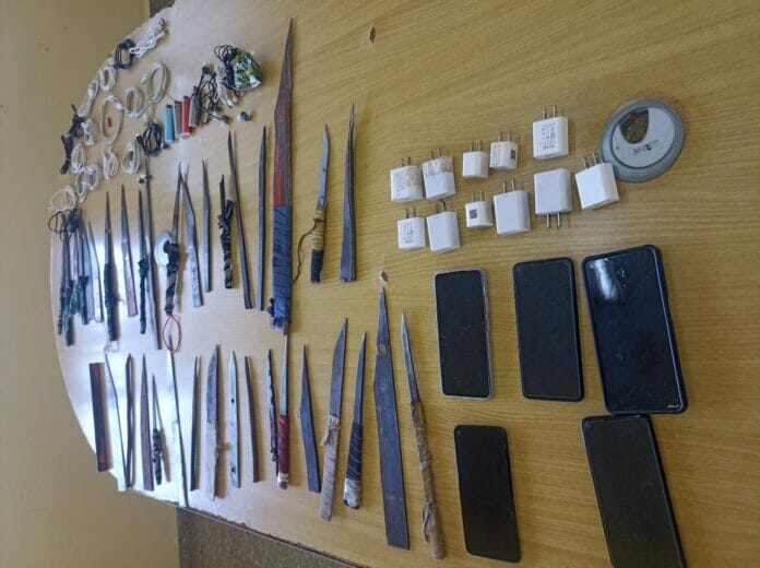 Ocupan objetos y productos ilícitos en cárcel El Pinito, de La Vega