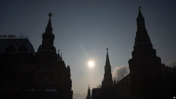 Estadounidense preso en Rusia enfrenta cargos por espionaje