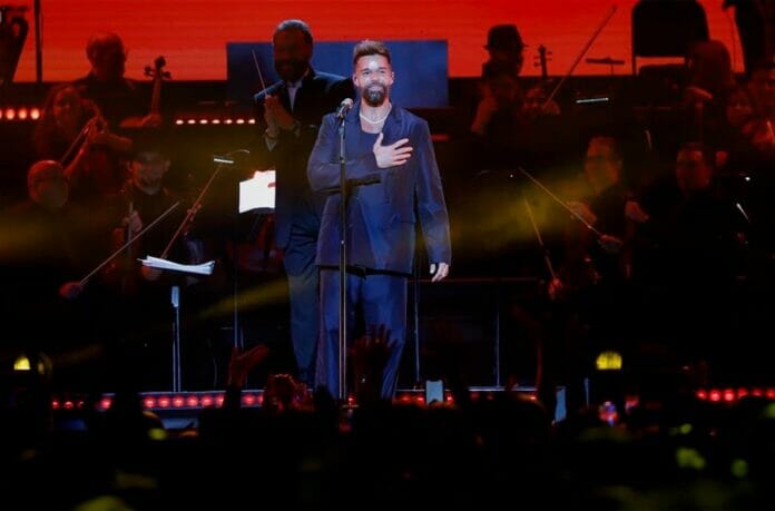 Ricky Martin entrega 