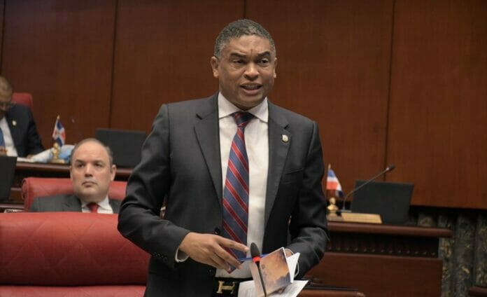 Yván Lorenzo emplaza a Luis Abinader a convocar legislatura extraordinaria por Ley DNI