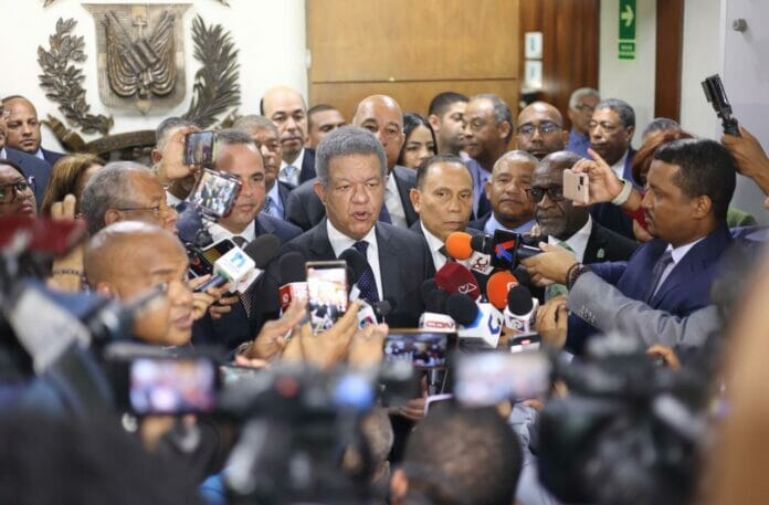 Leonel propone acudir a la OEA para detener canal que se construye en Haití