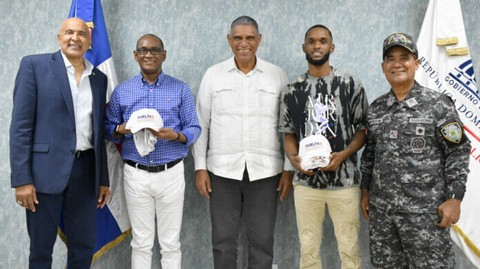 Novel estrella del baloncesto Jean Montero se une al programa “De Vuelta al Barrio”