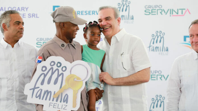 Gobierno entrega en Praderas del Norte, Los Alcarrizos, 177 viviendas del Plan Nacional Familia Feliz