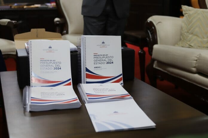  Deposita en el Congreso proyecto de presupuesto para 2024