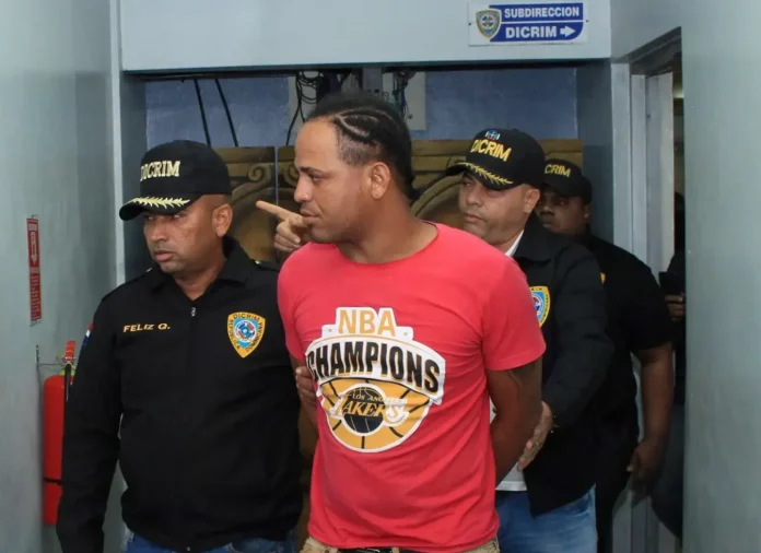 Queda libre hombre acusado de doble crimen en supermercado de SDN