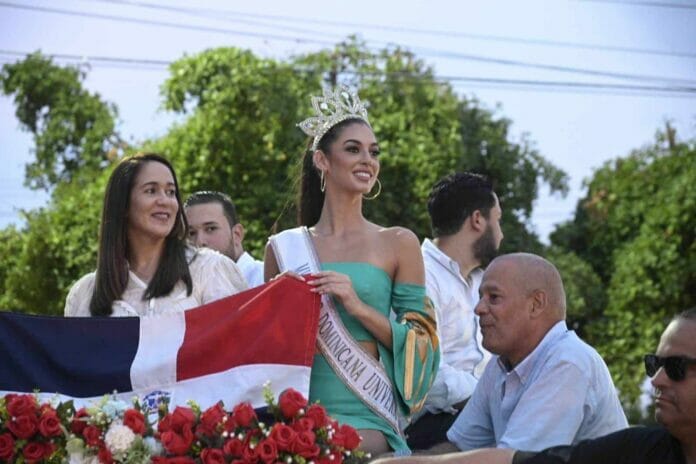 Miss RD Universo Mariana Downing hace recorrido por Cotuí