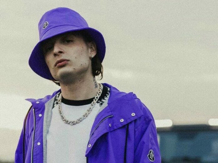 Detienen a una persona por amenazas al cantante Peso Pluma