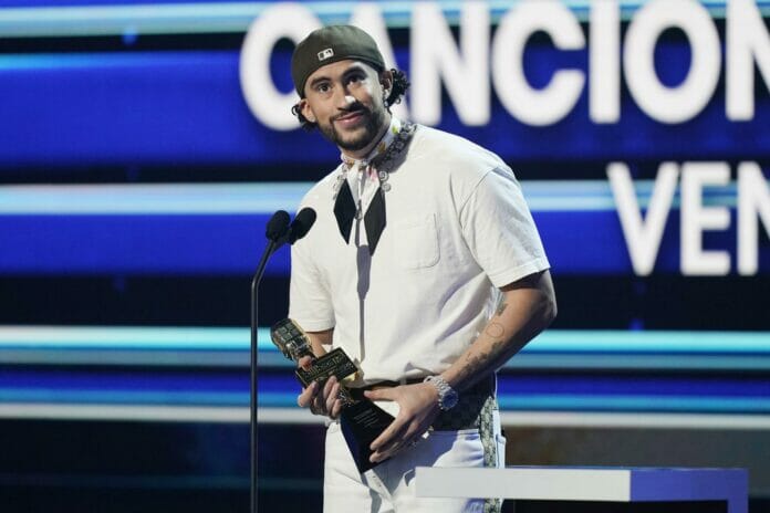 Bad Bunny gana artista del año en los Premios Billboard de la Música Latina