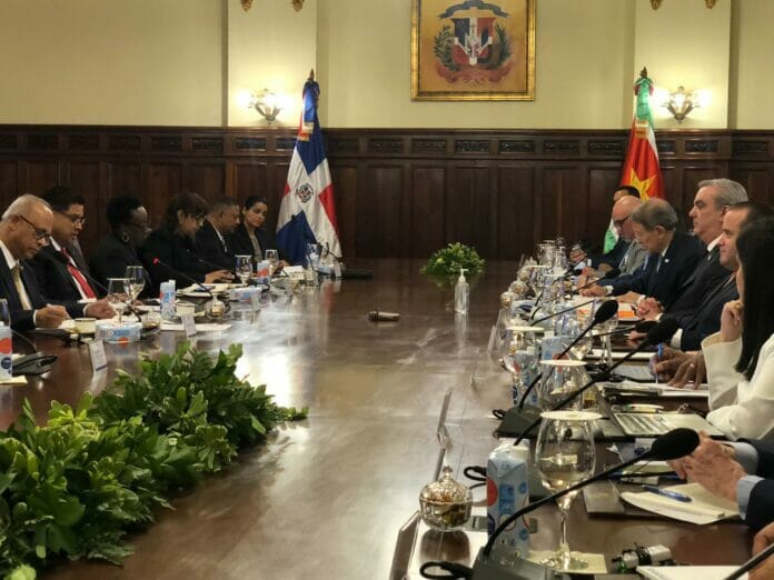 RD y Surinam firman cuatro convenios para crear oportunidades en ambas economías