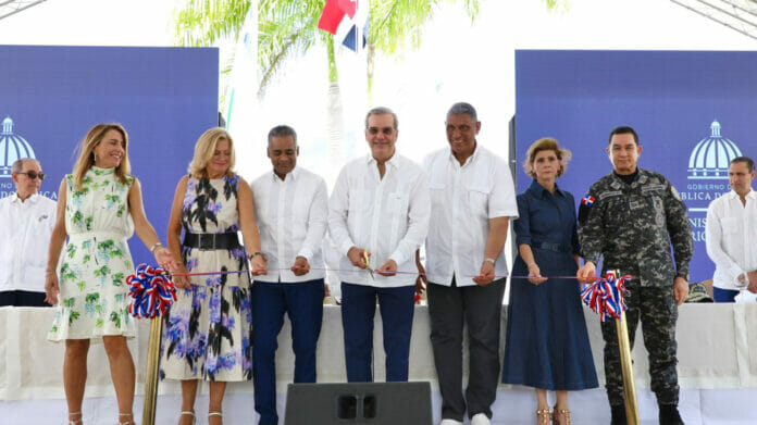 Abinader inaugura Centro de Entrenamiento Policial en Gaspar Hernández
