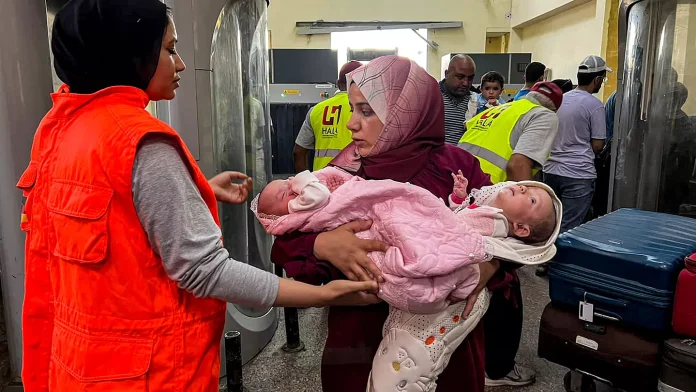 Evacúan a más de 30 bebés del hospital Al-Shifa en Gaza, según la OMS
